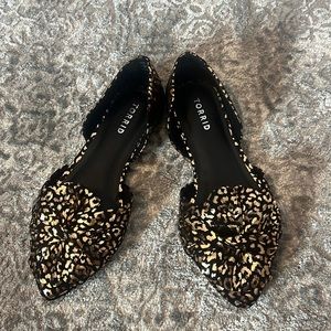 TORRID METALLIC BOW FLAT - LEOPARD SZ 7.5 WW